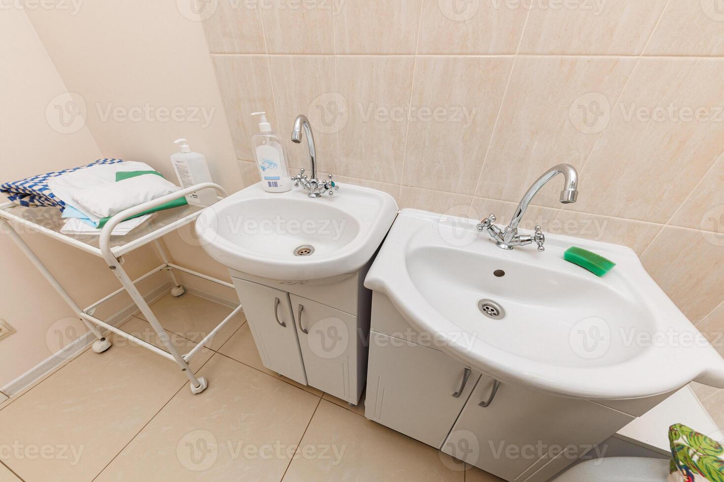Serene Sanctuary A Contemporary Bathroom Haven with Gleaming Sinks and Stylish Functional Decor photo