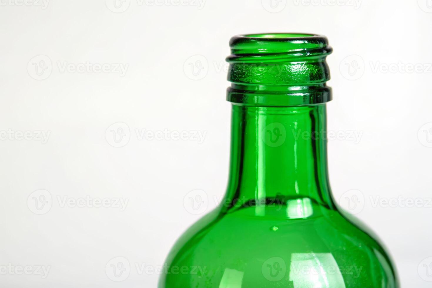 Close-up of a green bottle on a white background material focus studio environment artistic viewpoint photo