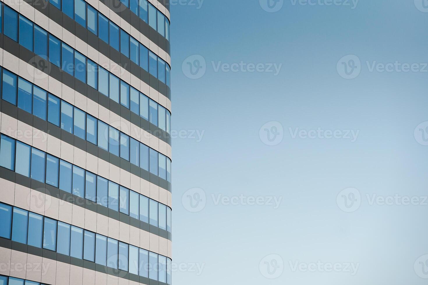 A building with many windows photo