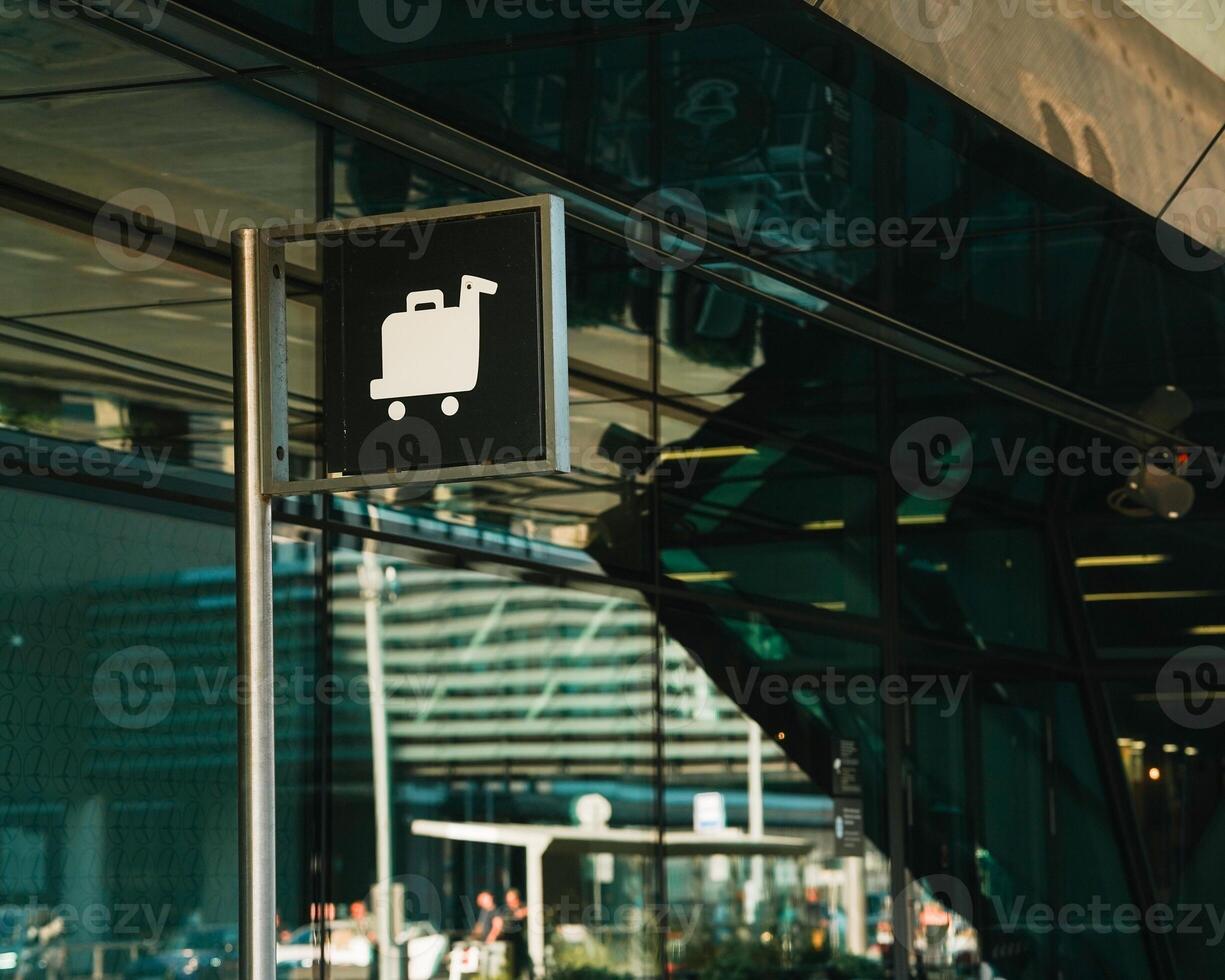 A sign that says luggage on a pole photo
