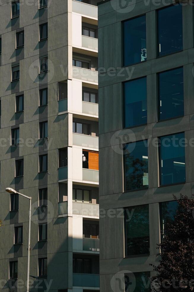 A building with many windows photo