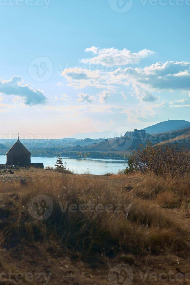el sevanavank, un monasterio en lago seván, Armenia foto