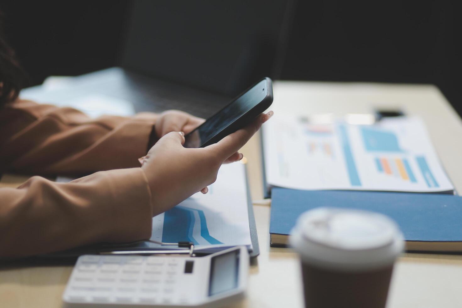 How to use a mobile app to manage your business photo