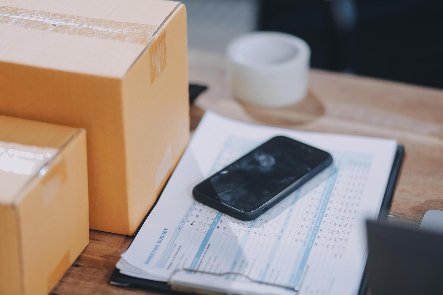 How to choose the right shipping company for your business photo