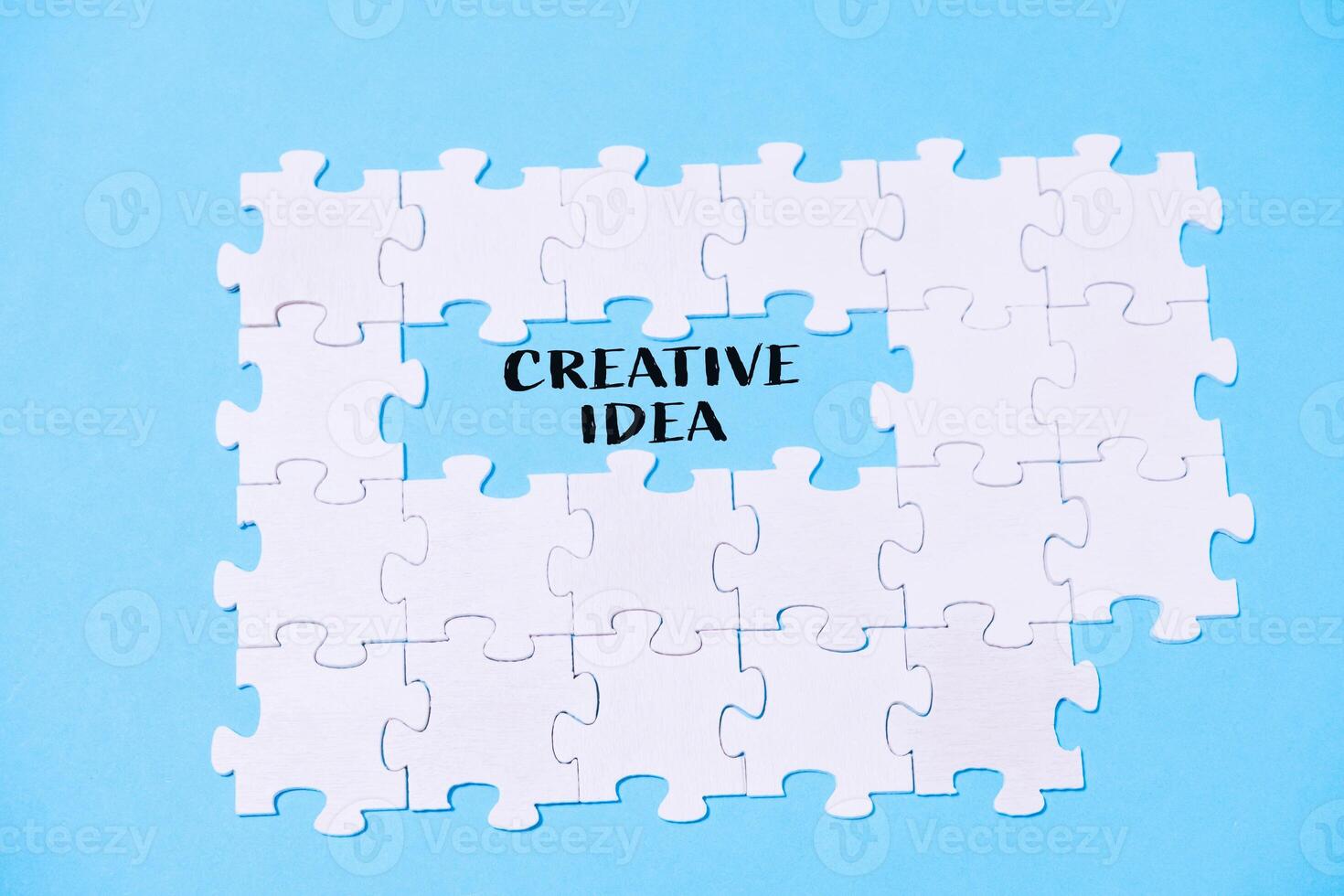 A puzzle with the word creative idea written in the middle photo