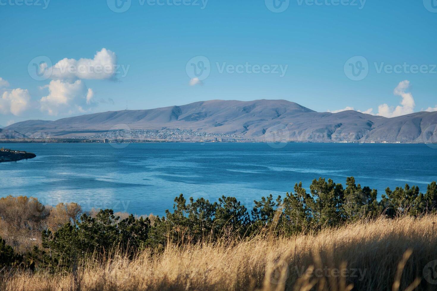 un ver de lago seván, Armenia en otoño 46 foto
