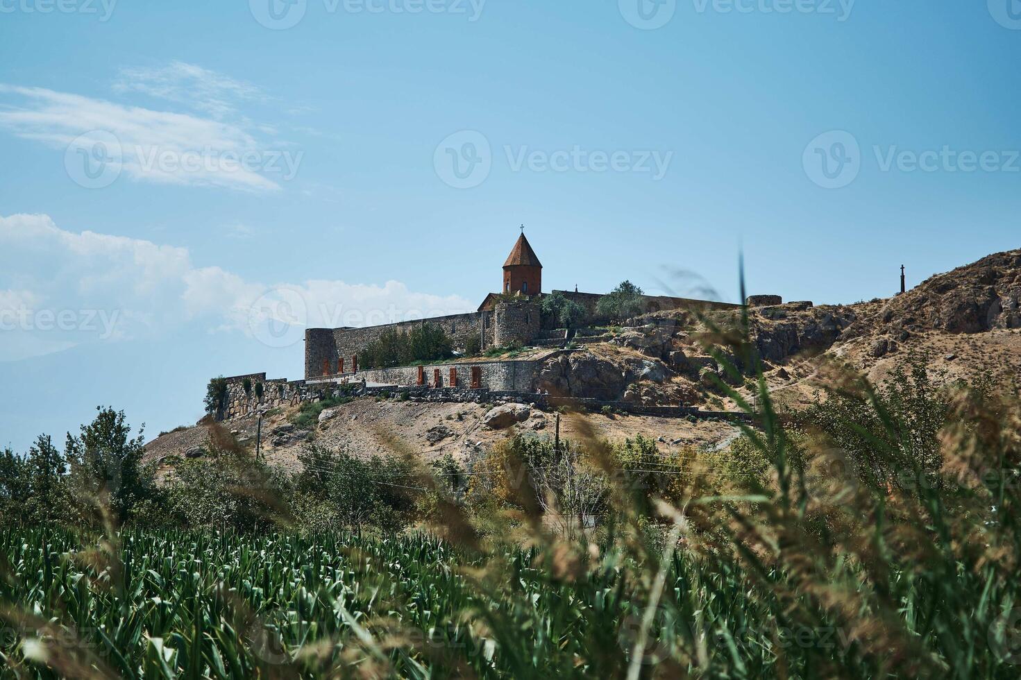 un ver de el ciudad de arteshat y ararat desde el monasterio khor virap 1 foto