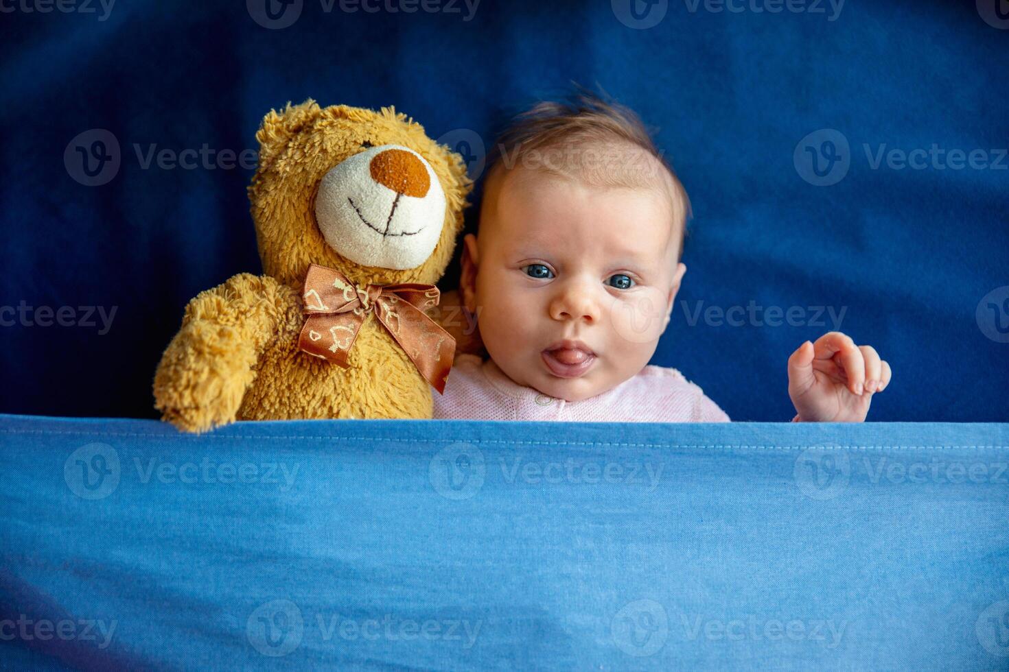 newborn funny girl photo