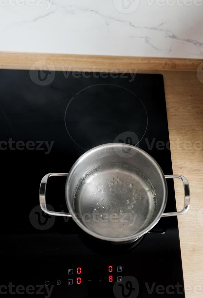 boiling water in induction cooktop photo