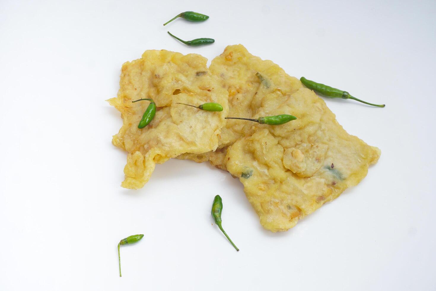 White Transparent Background Mendoan or Tempe Mendoan, Transparan background tempe mendoan dengan cabai hijau photo