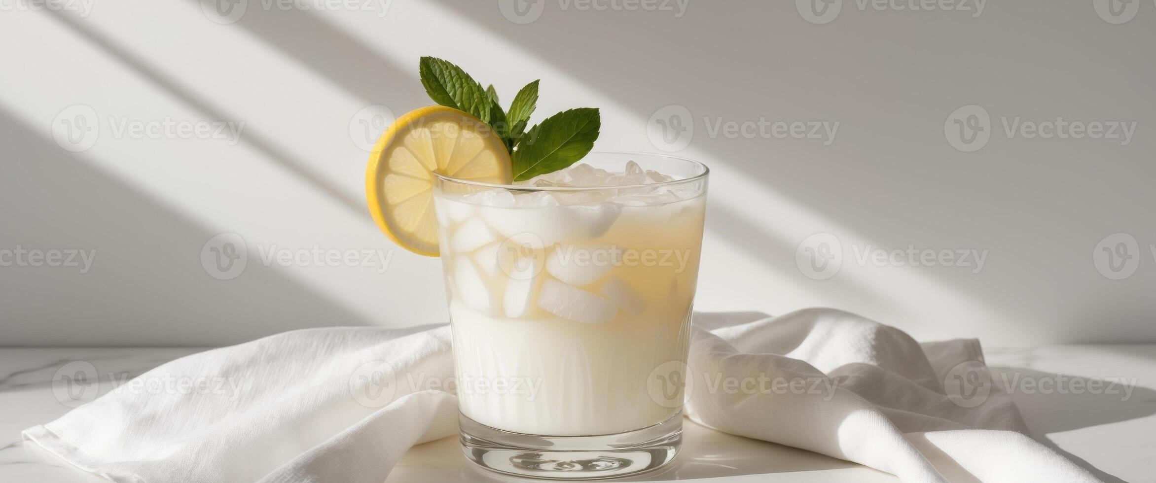 Delicious Long Island Iced Tea Recipe with Smooth Texture and Refreshing Chill Experience. photo
