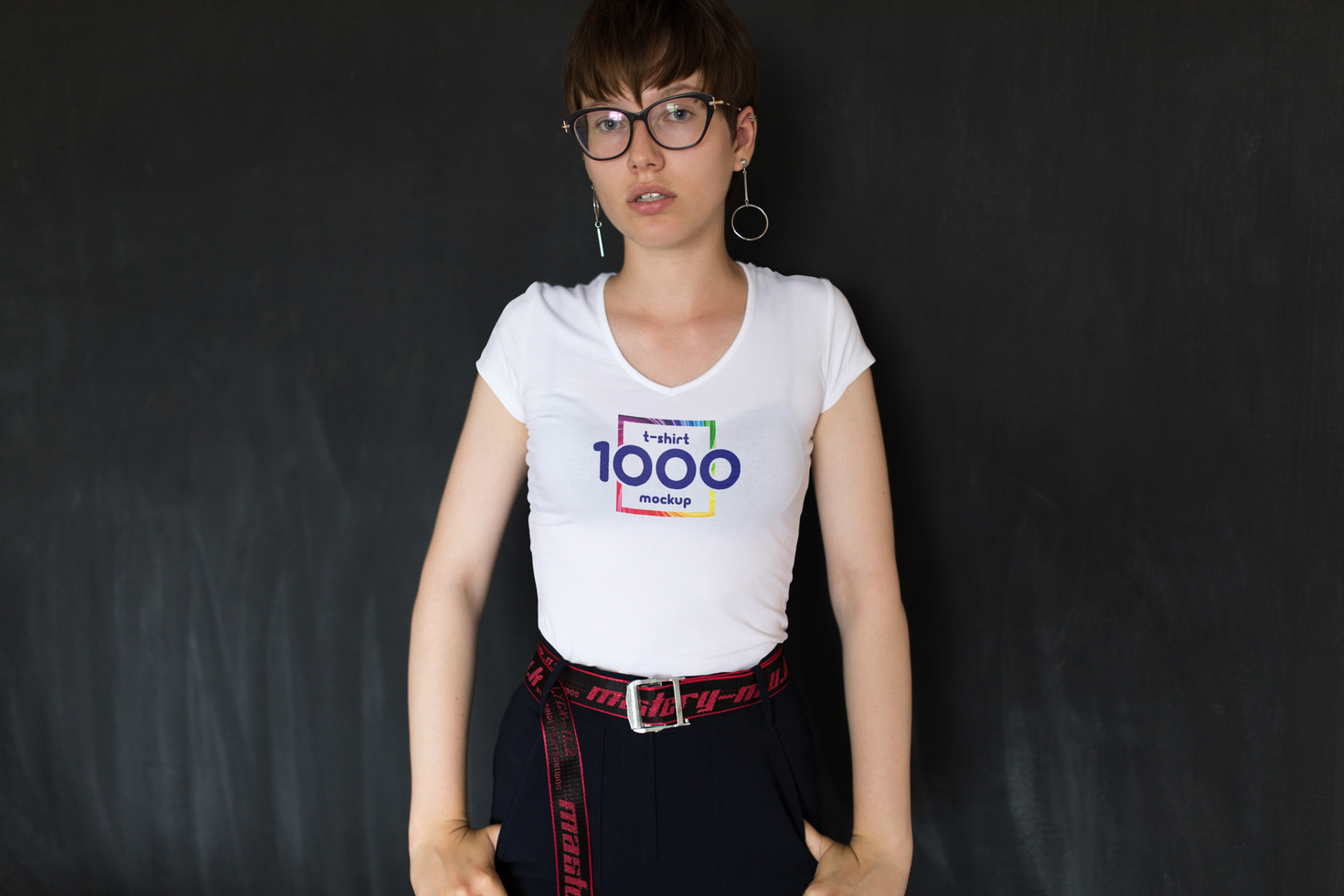 Young Woman Wearing a White T-Shirt with a Colorful Logo Mockup Against a Dark Background psd