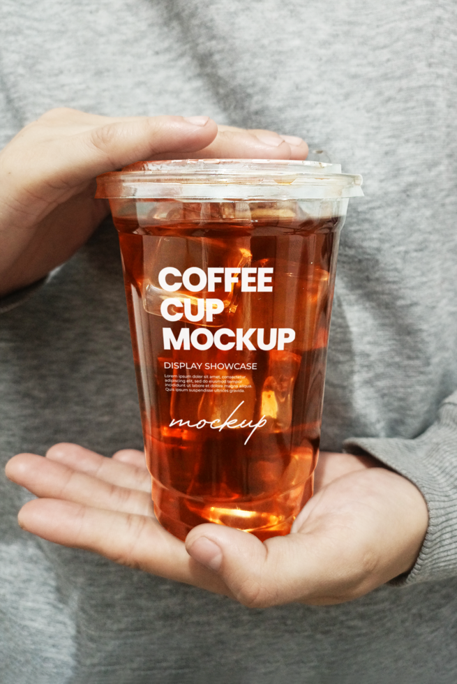 Man holding coffee cup in hand mockup psd