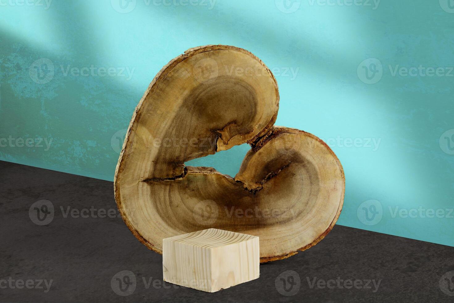 wood block podium photo