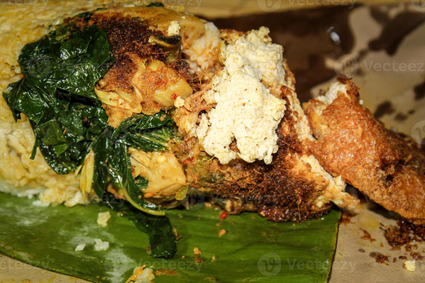 Nasi Padang wrap with omelet as a side dish photo