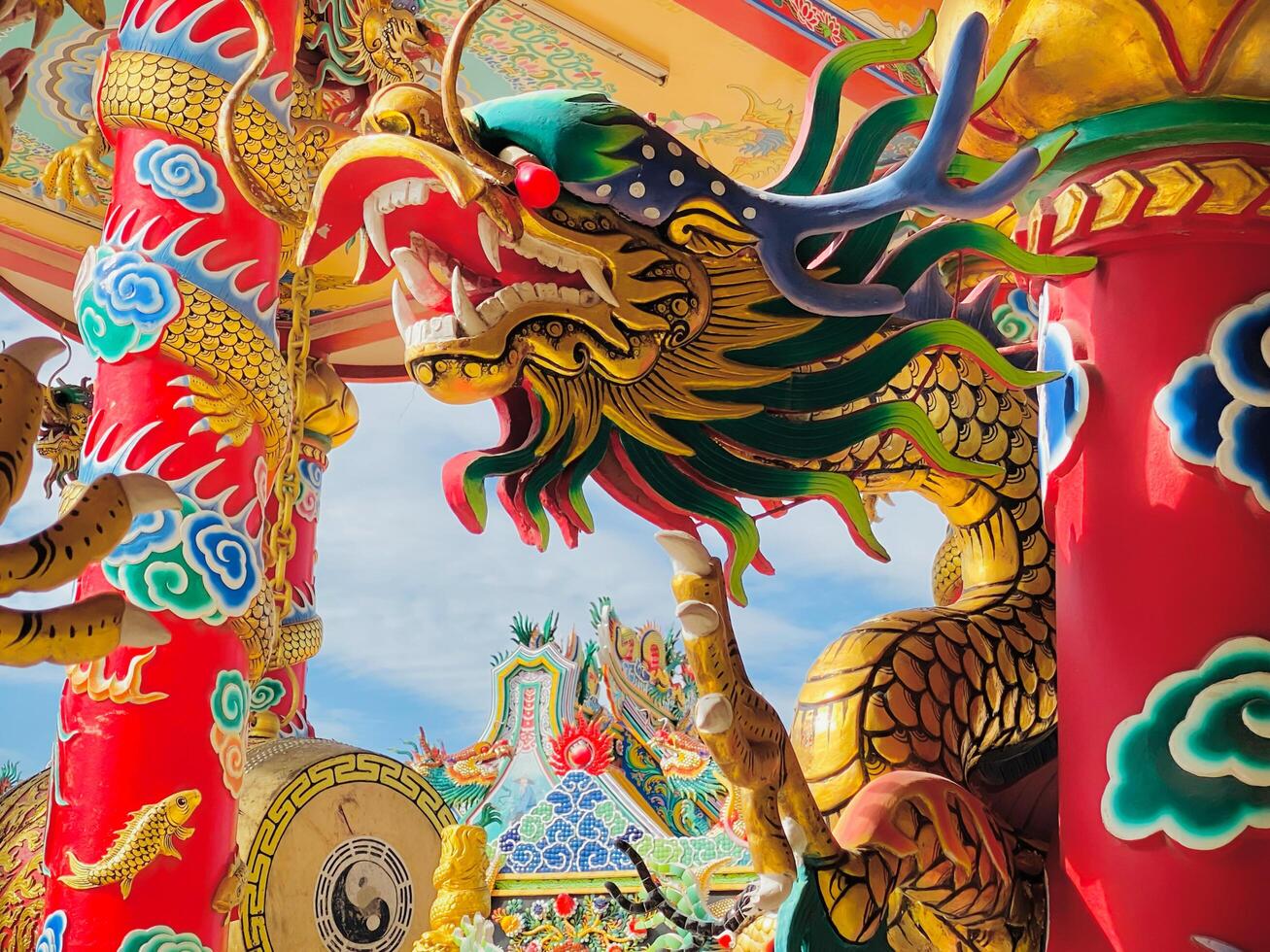 Dragon statue,dragon symbol,dragon Chinese is a beautiful Thai and Chinese architecture of shrine, temple.Symbol of good luck and prosperity during the Chinese New Year celebrations. photo