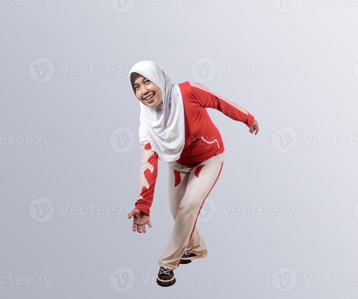 Muslim Woman in Sportswear Smiling During Exercise Pose photo