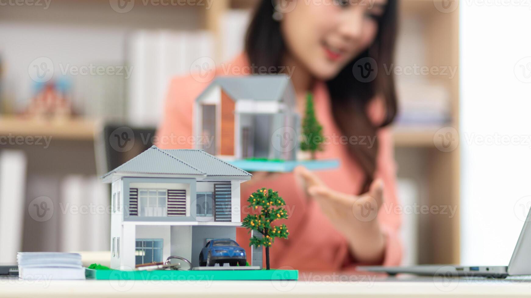 model homes that are prepared in the office of real estate agents are model homes that are prepared for customers to view and choose the house model that they are satisfied with. mock up homes photo