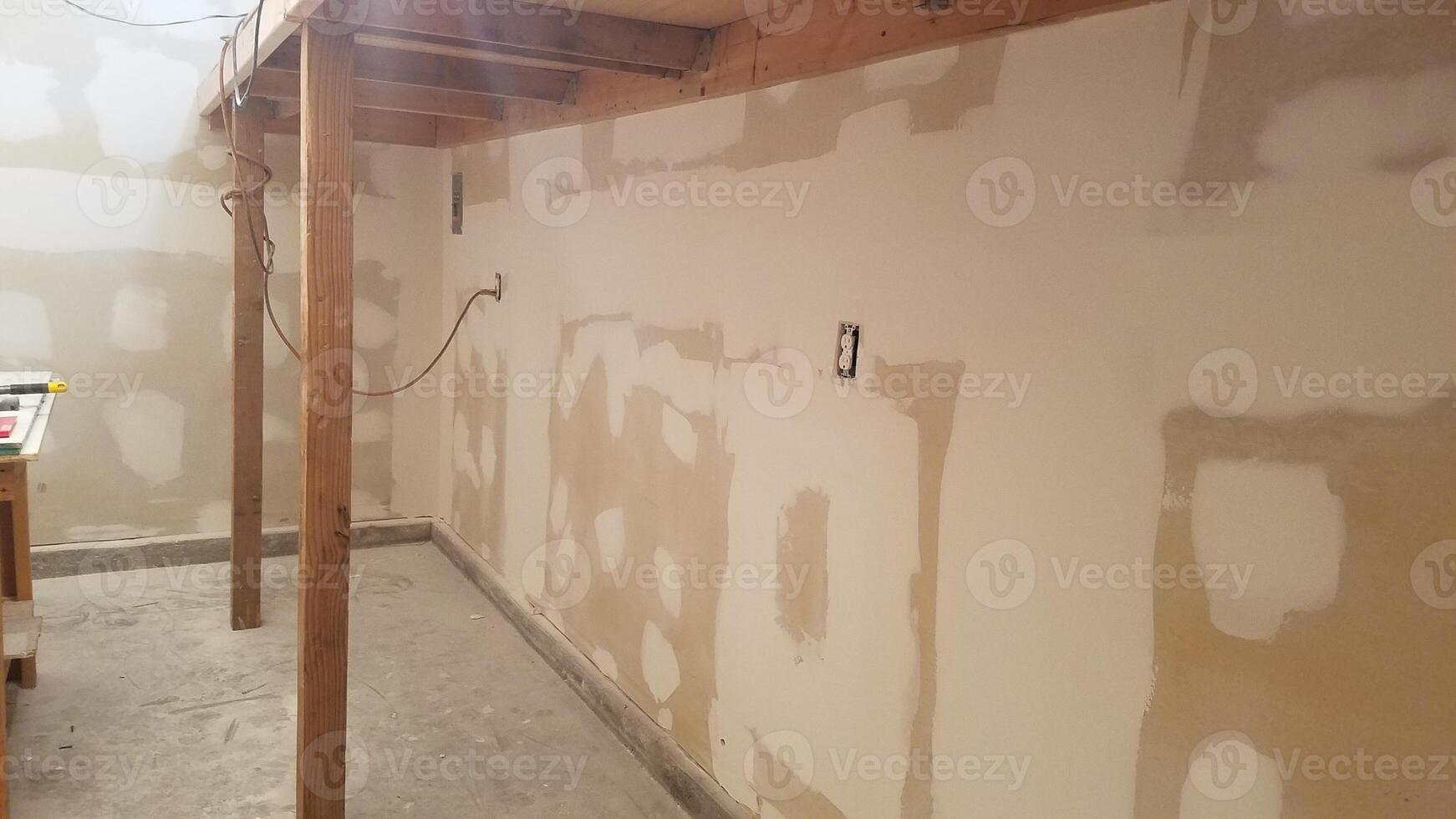 Installing Drywall on the Walls of a Garage, Finishing the Interior photo