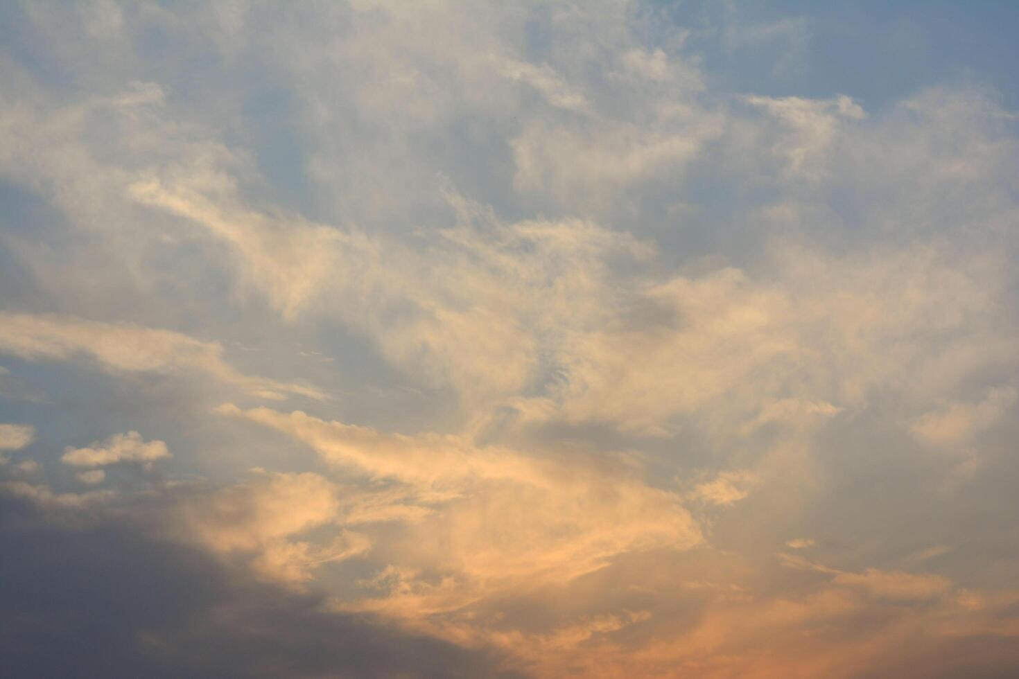 a blu cludy sky photo