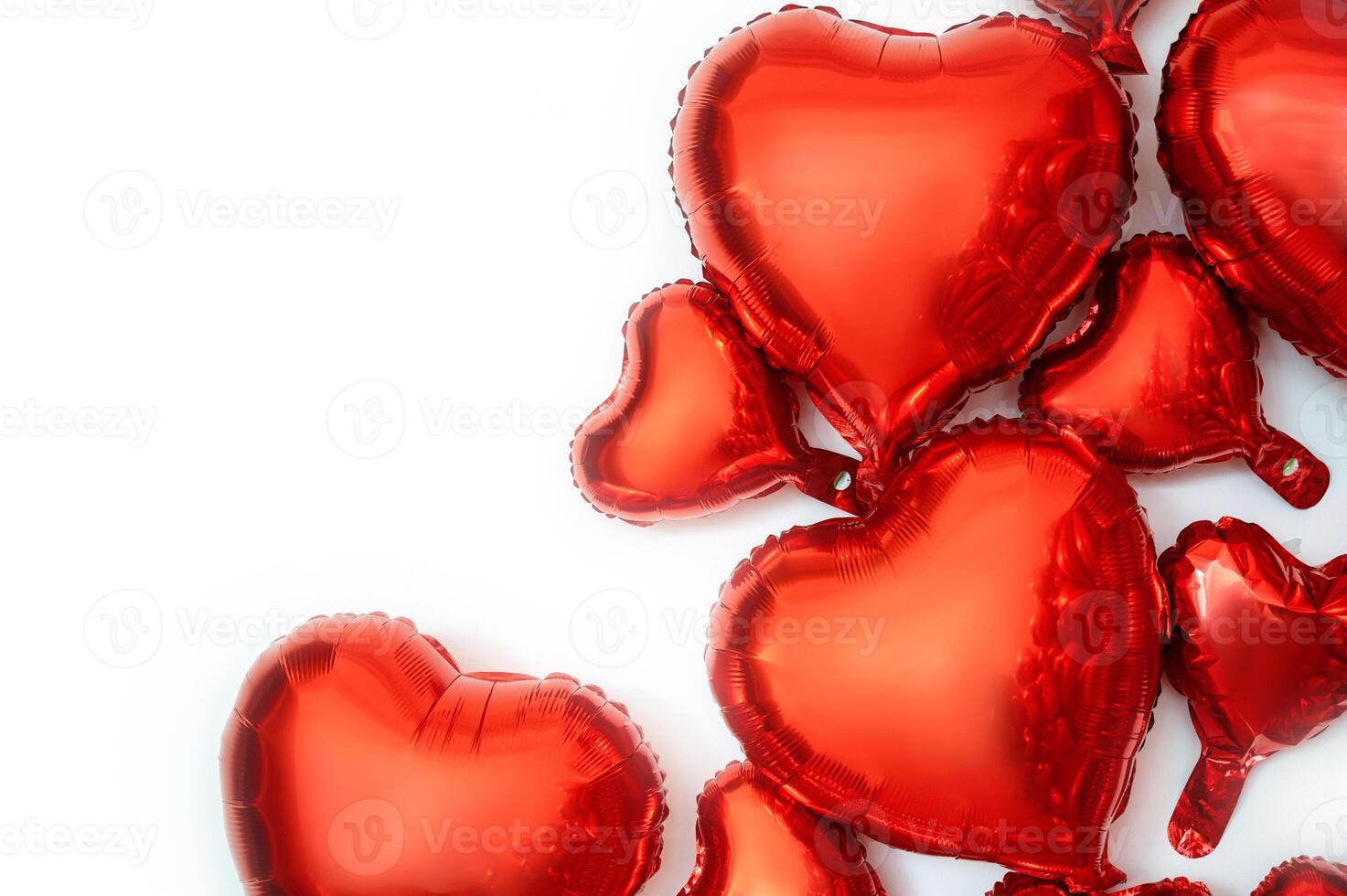 frame for text and foil balloons in the shape of hearts. balloons of various sizes from large to small hearts. balloon hearts are located on the right side of the background. photo