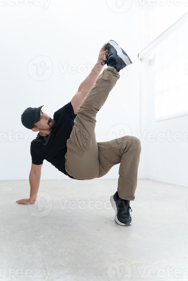 An Exceptional Dynamic Breakdancer Captured in a Powerful Pose, Highlighting Artistry and Elegance photo
