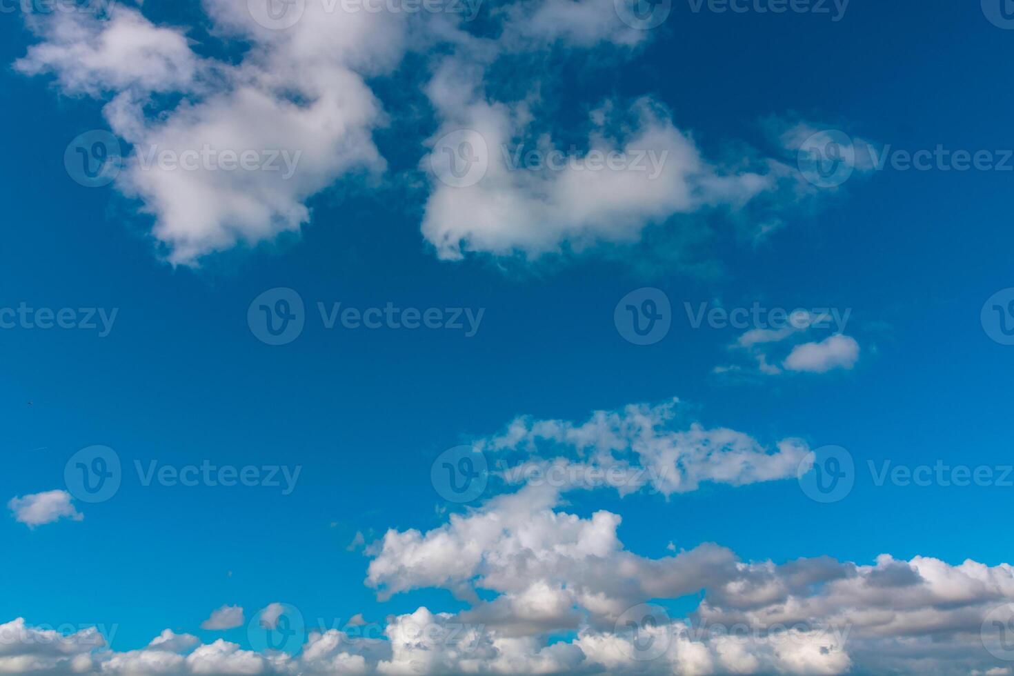 Partly cloudy sky backdrop photo. Weather forecast concept photo