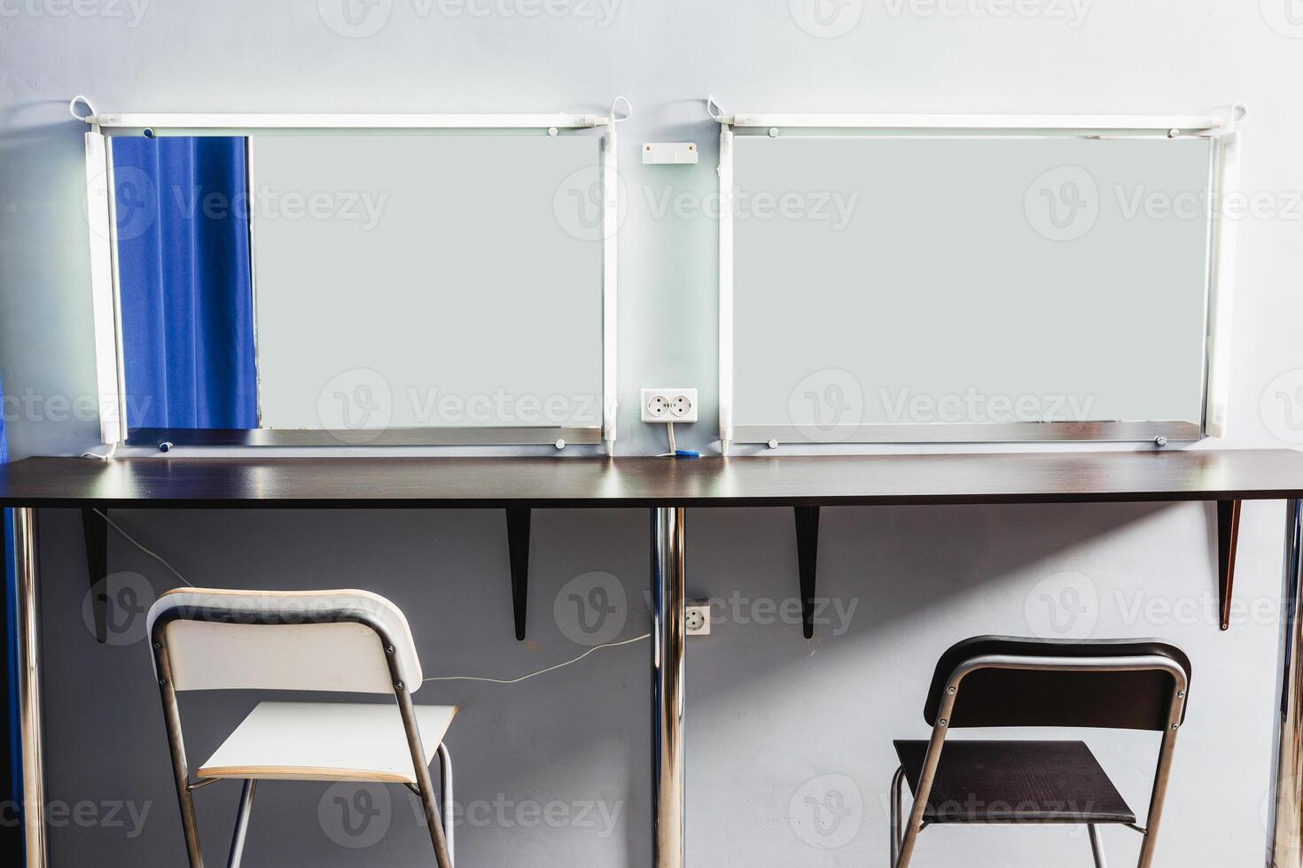 photo of the mirrors in the make-up room in photostudio