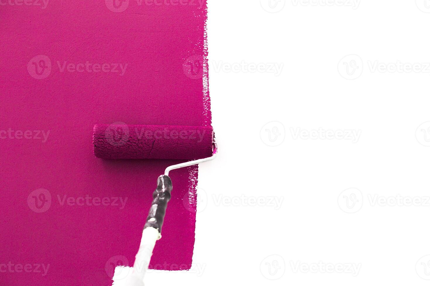 Painting on white surface wall by the roller brush photo