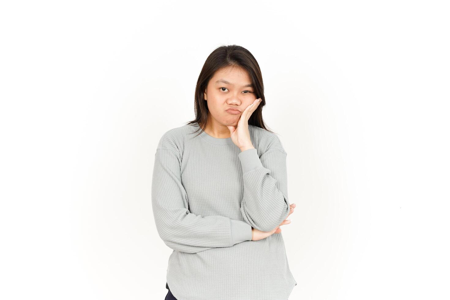 A woman in a gray sweatshirt and jeans photo