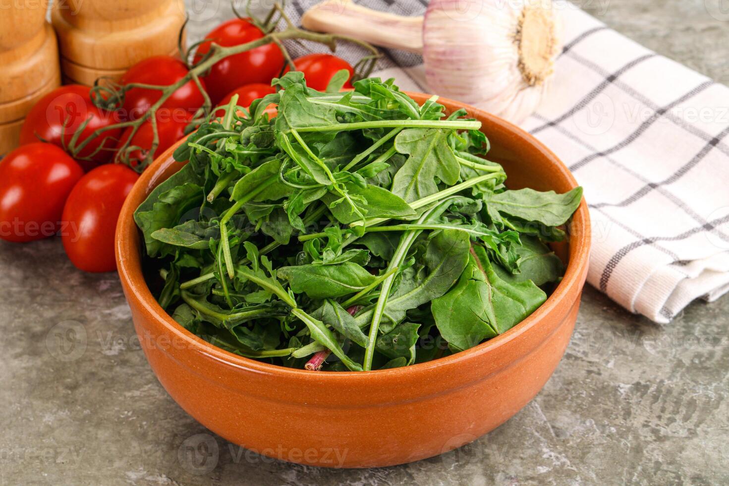 A bowl of spinach with tomatoes and garlic photo