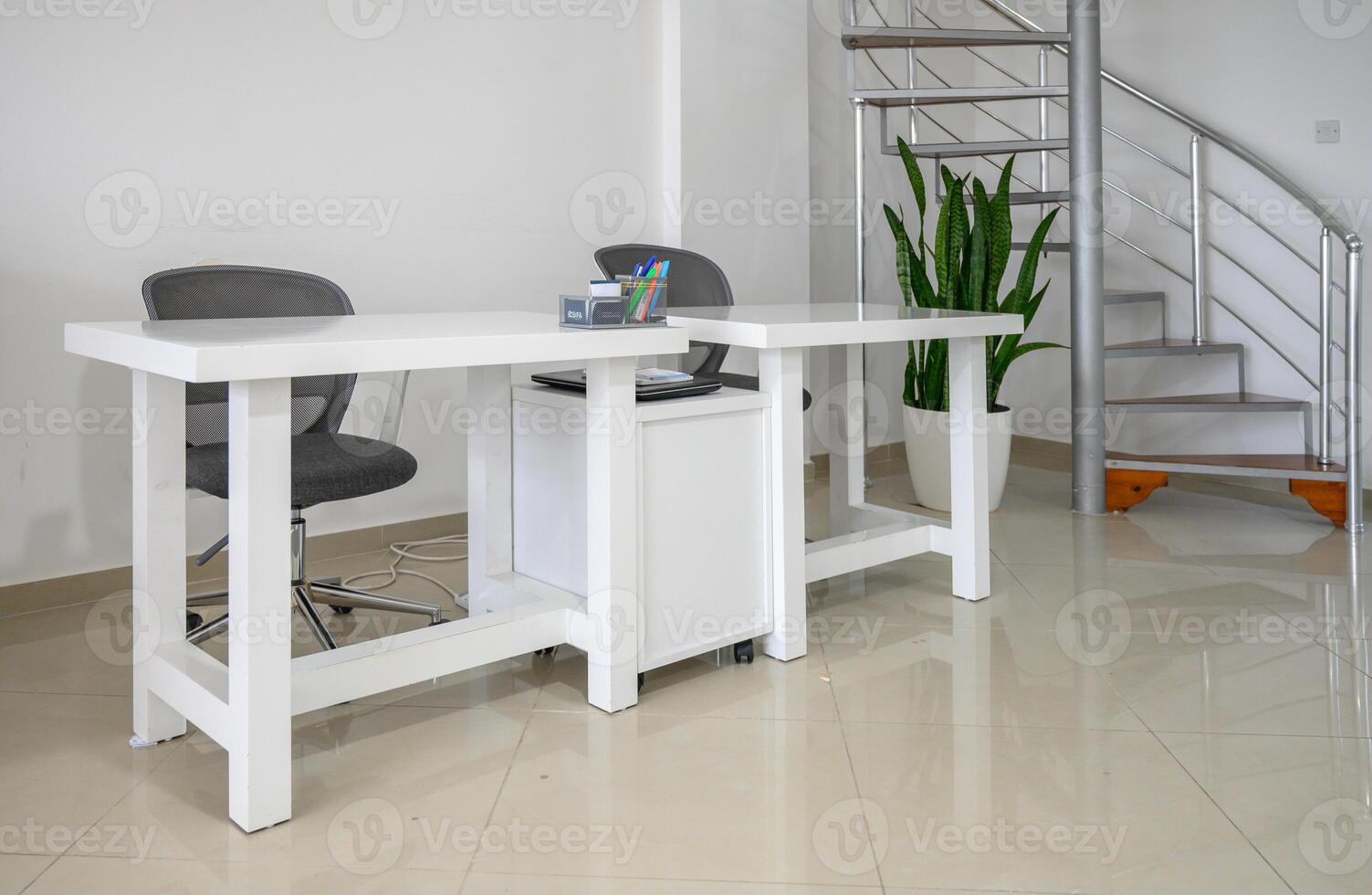 Modern office design featuring sleek workstation and green plant in a bright, inviting environment photo
