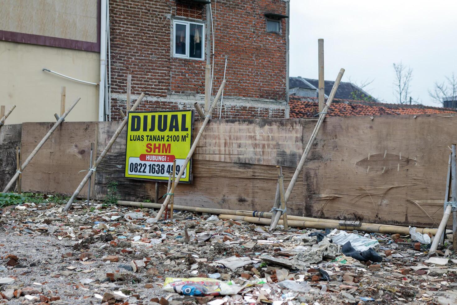 Vacant Land for Sale with Signboard in Urban Area, Bandung Indonesia, 06 March 2025 photo