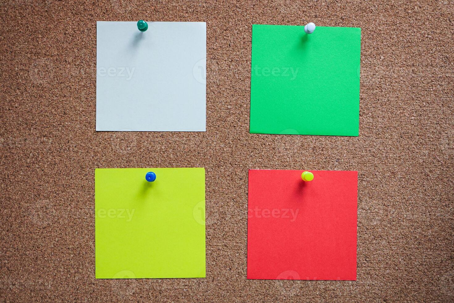 sticky note on the board, post it in the office, adhesive note photo