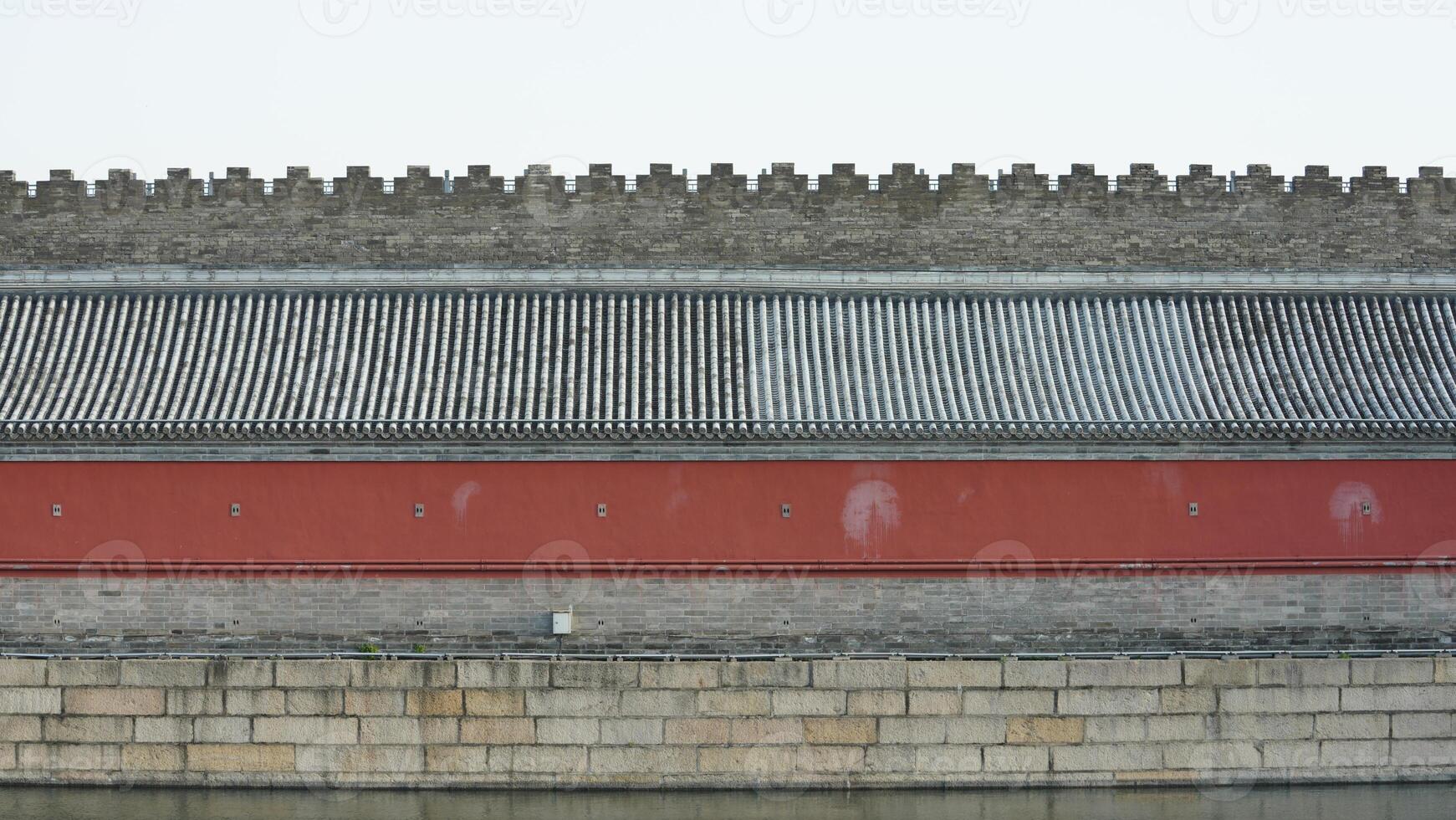 The red wall photo