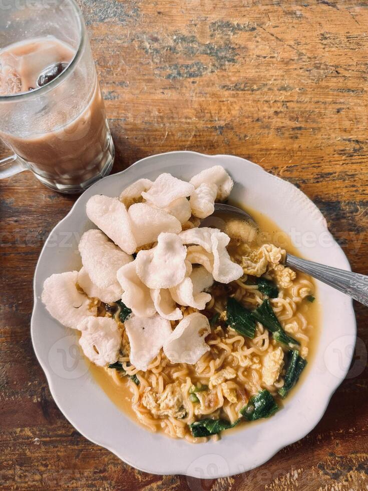 Delicious Instant Noodles with Greens and Crispy Crackers photo