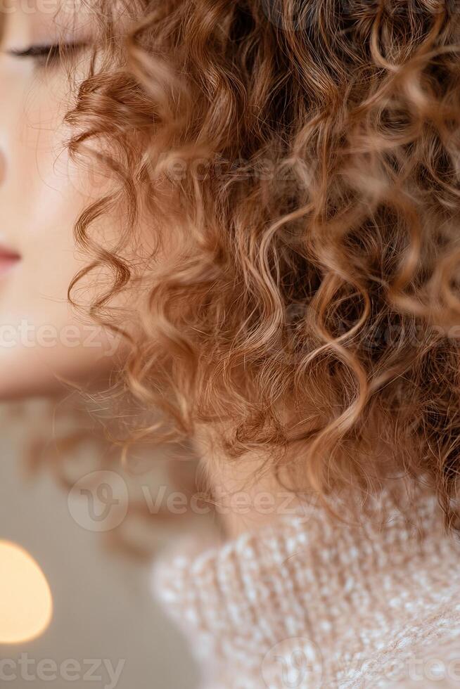 Defined natural curls receive hydration from a nourishing mist, showcasing healthy hair in a soft-focus background enriched with warm golden bokeh for a glowing aesthetic photo