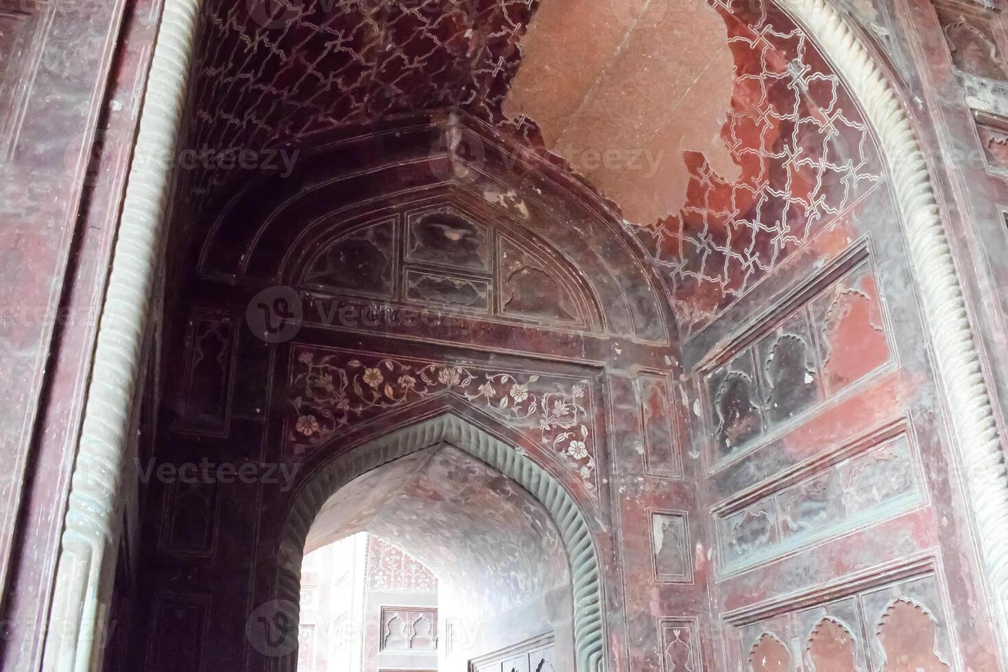 The entrance to the taj mahal photo
