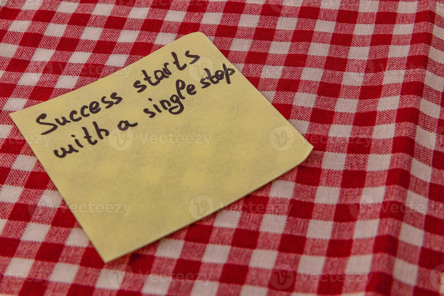 Note on a checkered tablecloth conveying motivation and inspiration photo