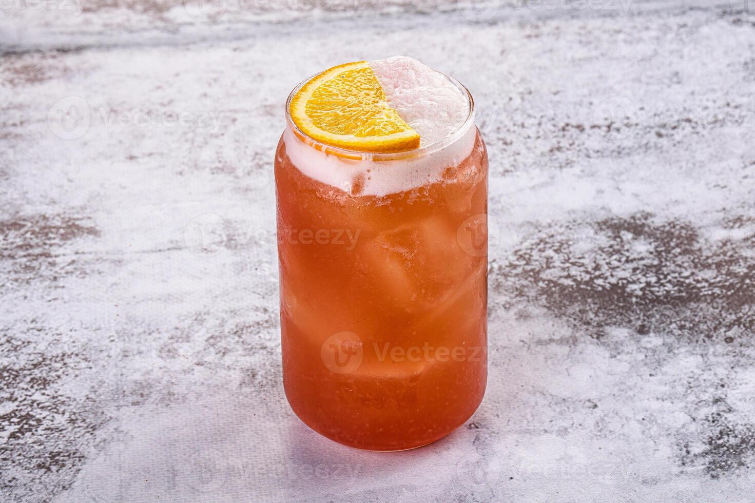 A drink with an orange slice in it photo
