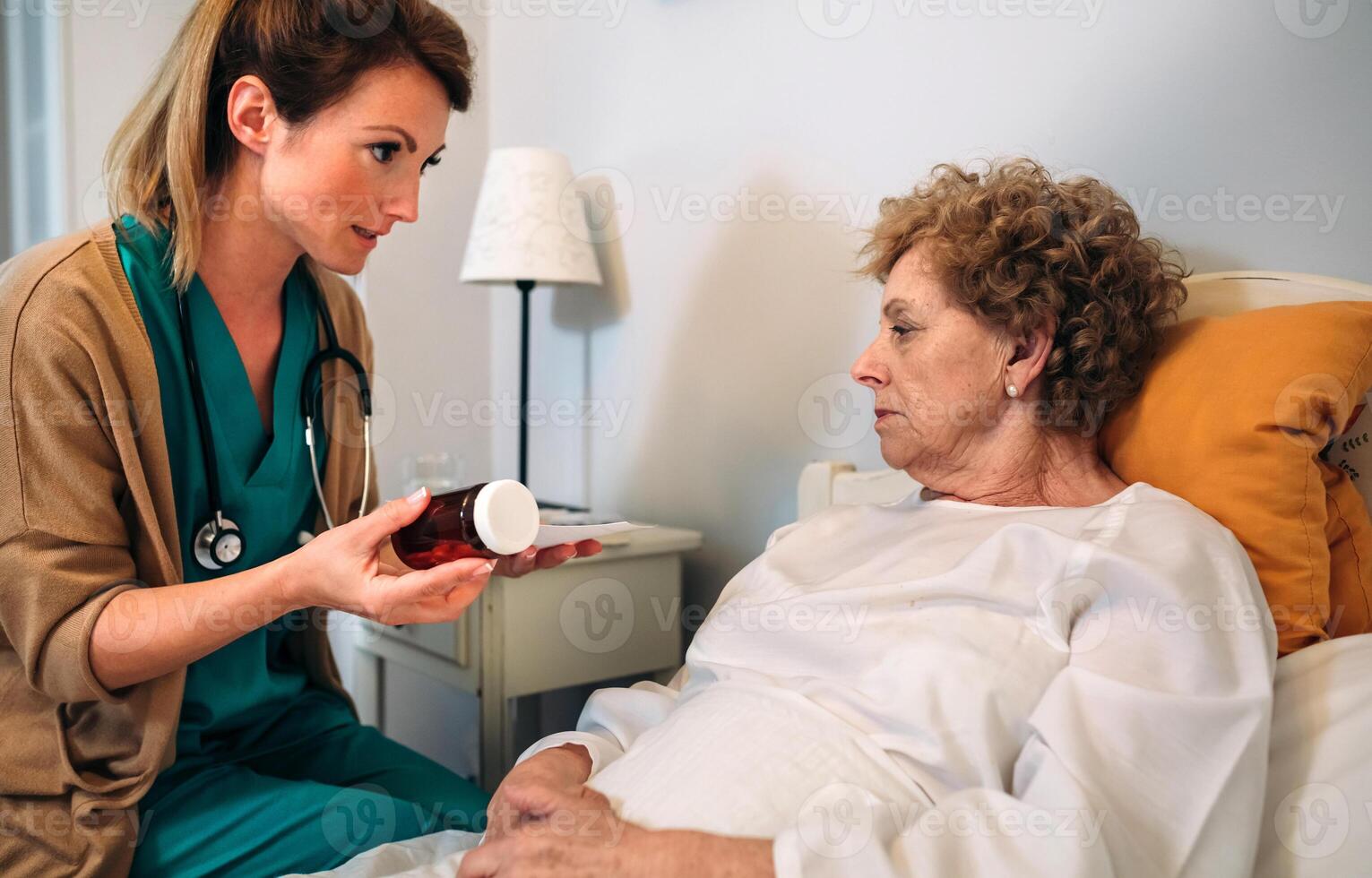 Female doctor explaining posology photo