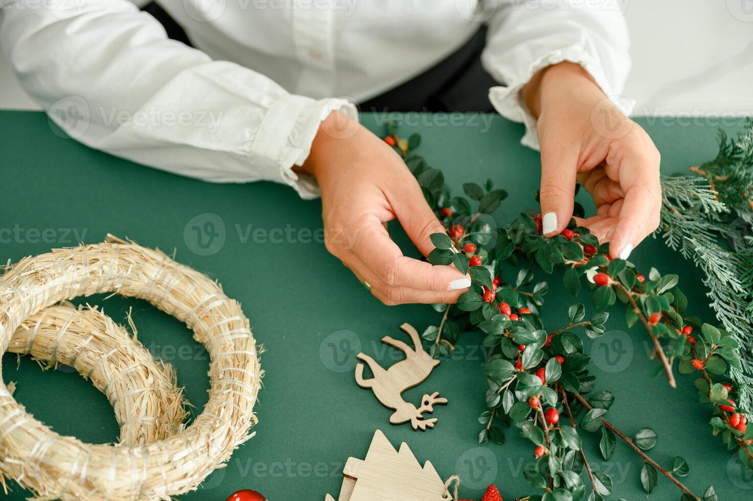 Making christmas wreath at home photo