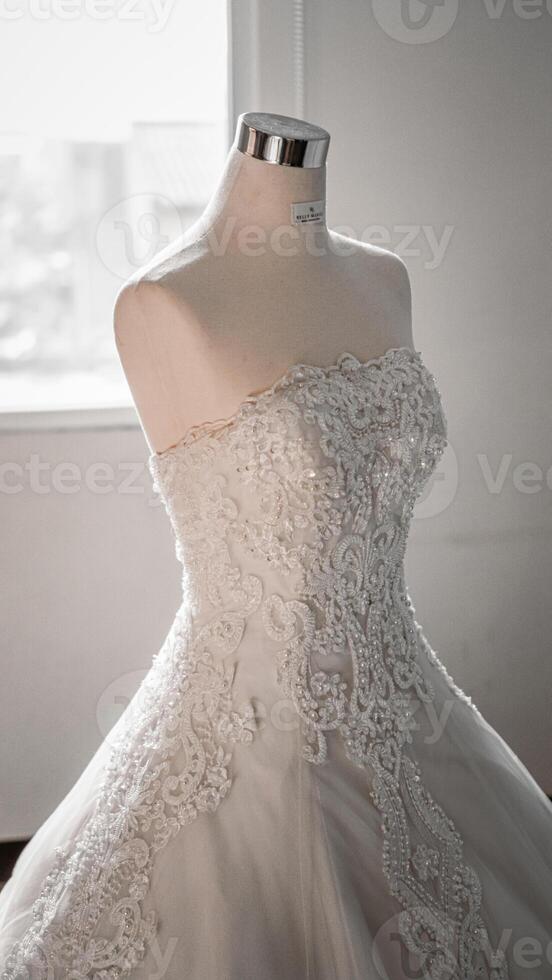 Elegant strapless wedding dress on a mannequin photo