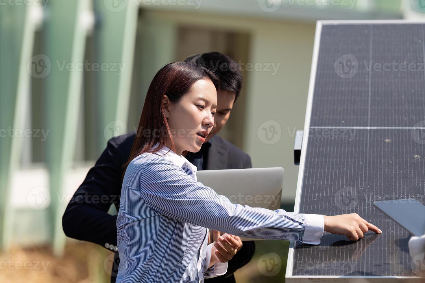 Solar Technology and Renewable Energy. A professional explaining solar panel functionality to a client at an installation site. photo