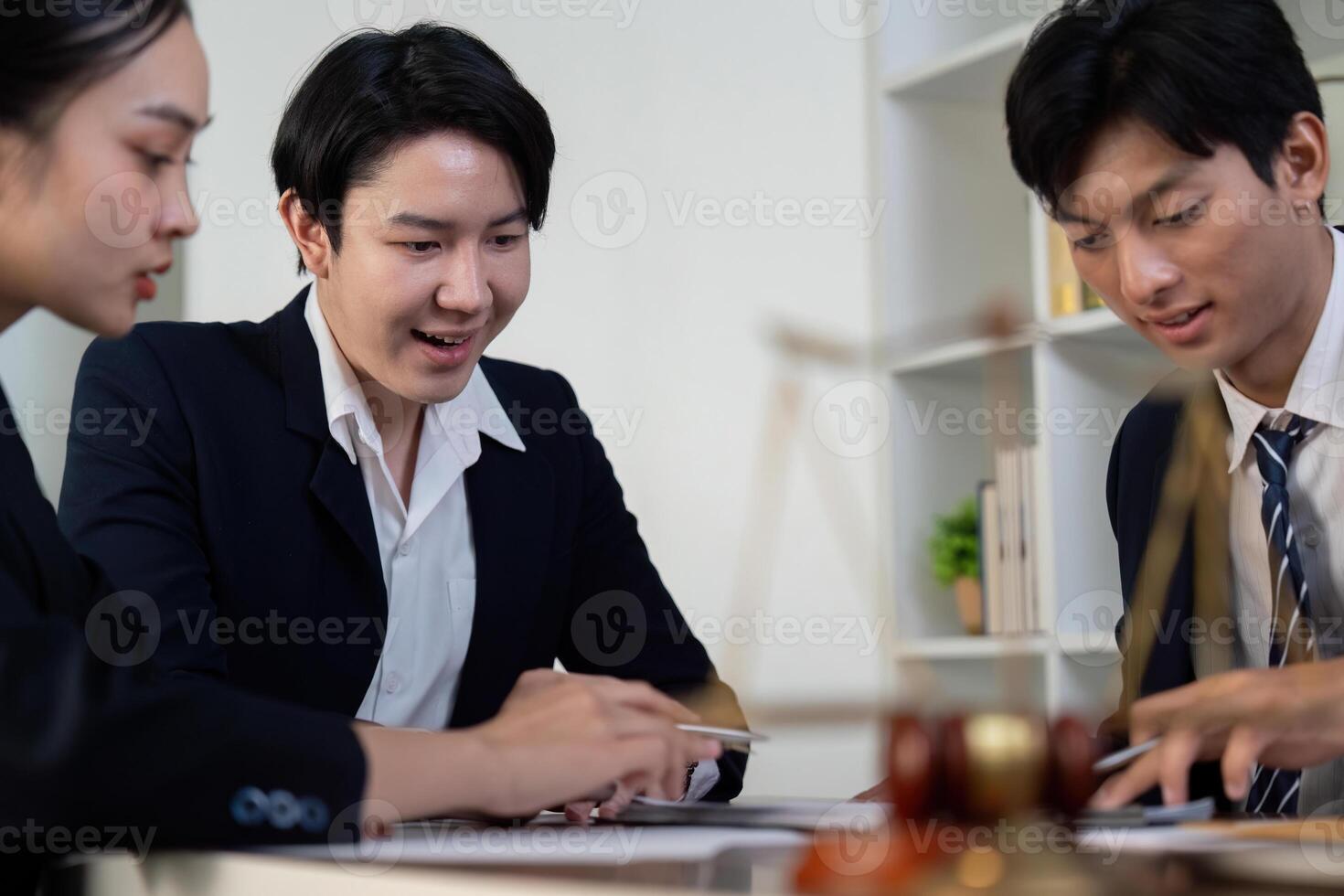 Strategic Legal Consultation and Client Interaction. Lawyers providing tailored guidance in a collaborative meeting. photo