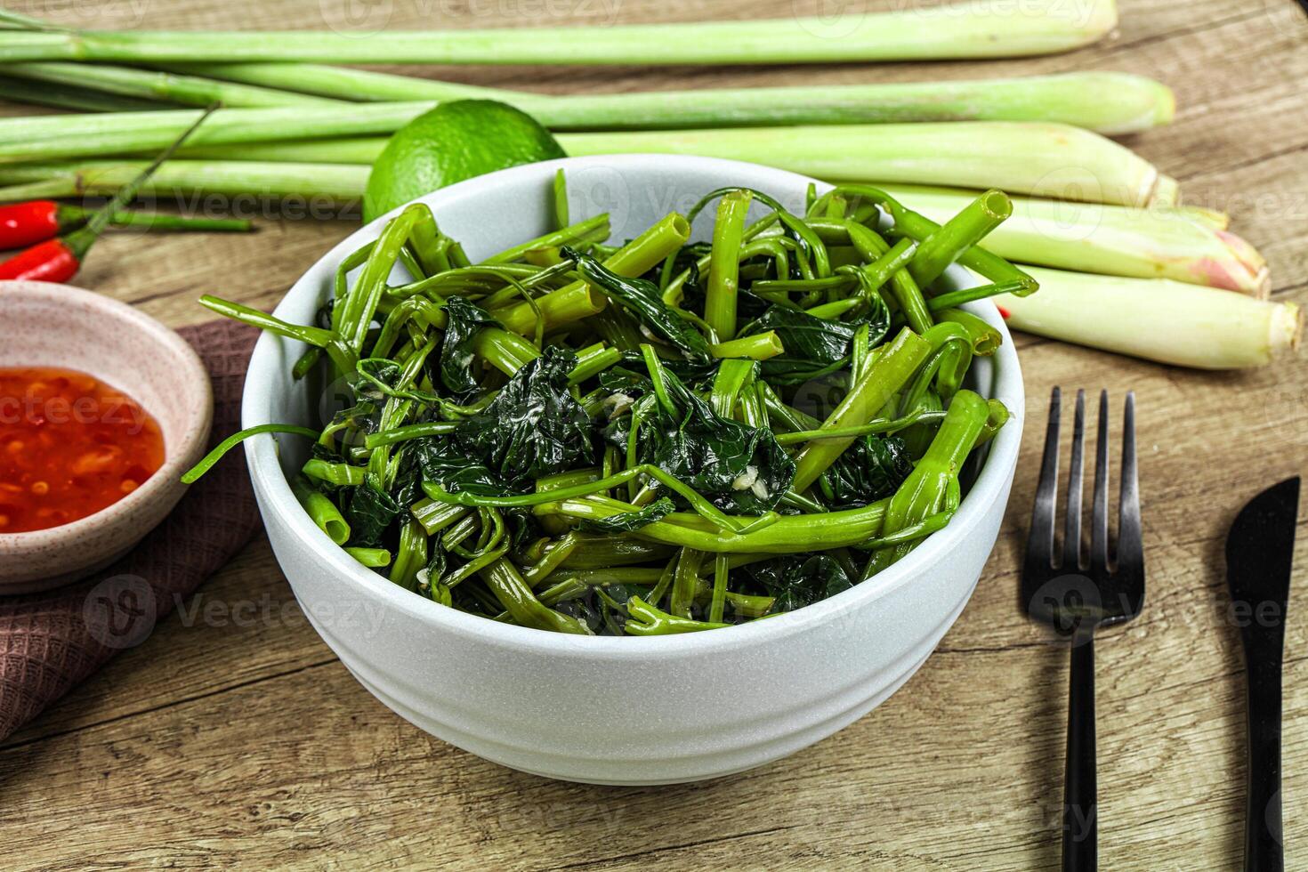 A bowl of green beans and a bowl of vegetables photo