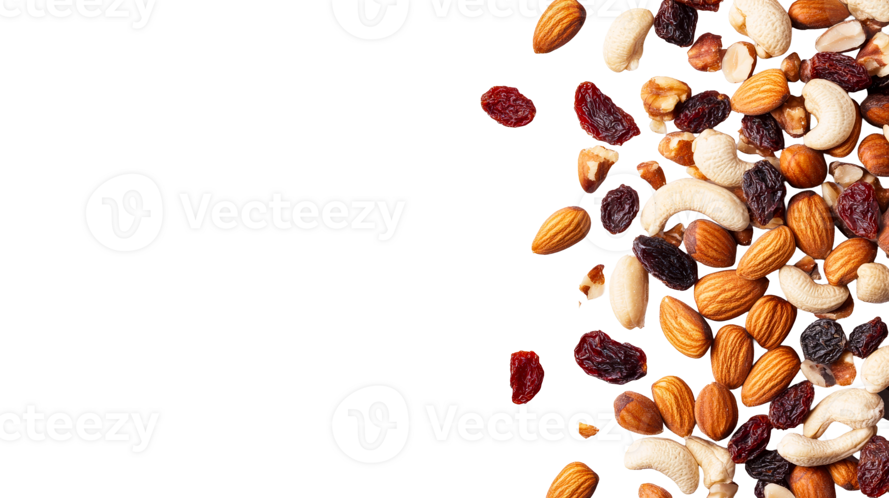 Heap of almonds, cashews and raisins food, cut out transparent png