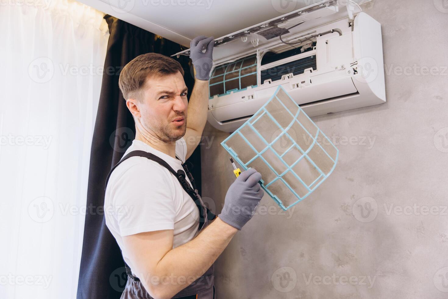 Repairman disgusted by dirty air conditioner filter photo