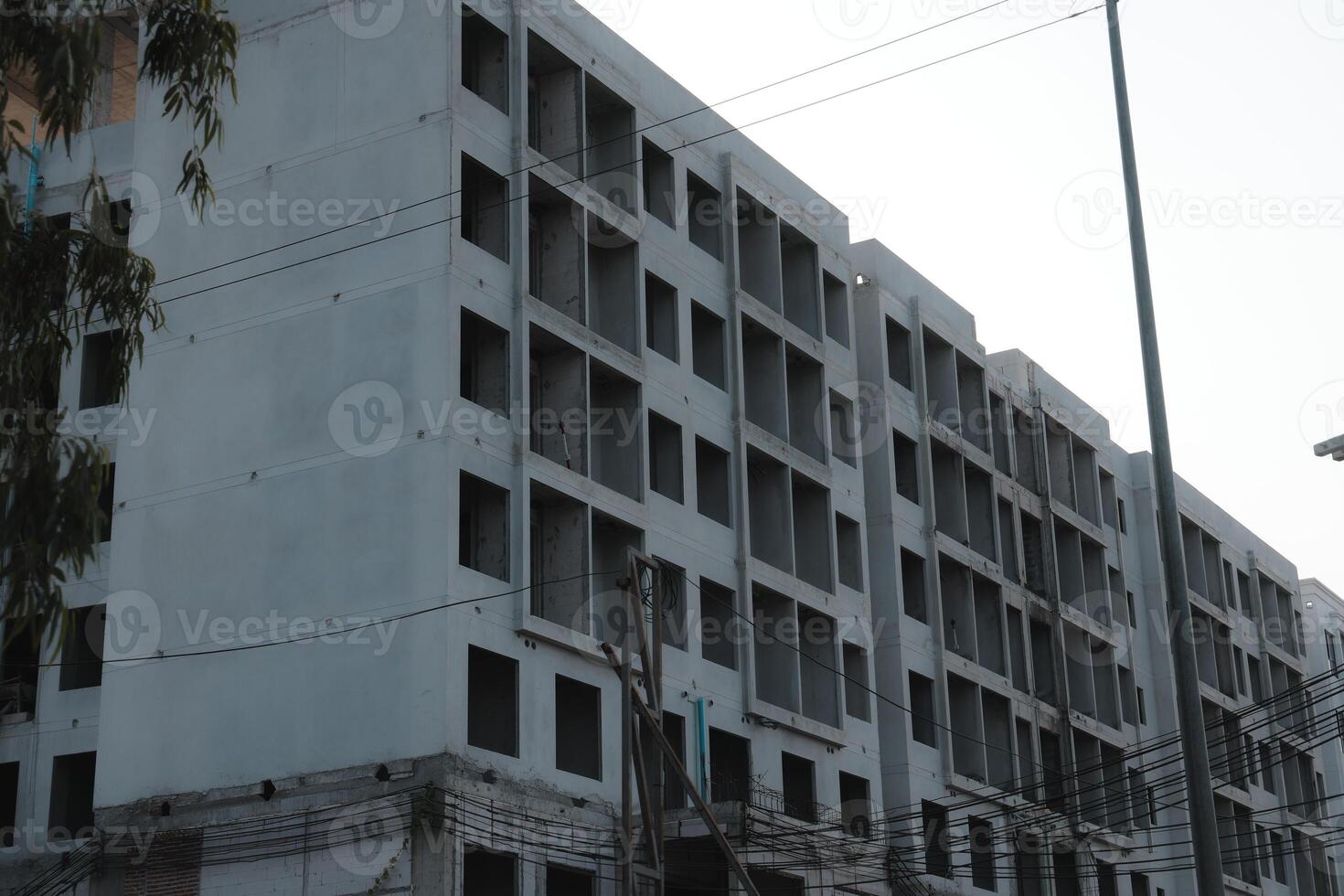 An Apartment Building Still Under Construction Featuring an Unfinished Facade Design photo