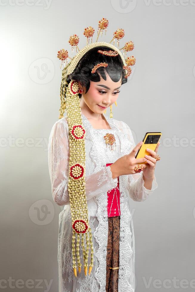 Indonesian bride in Solo Putri attire photo